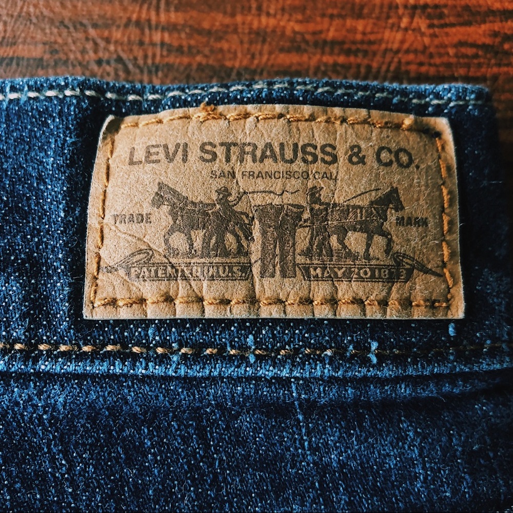 LEVI DENMIN SHORTS - Picture 3 of 6